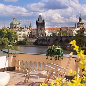 Charles Bridge Appartamento Praga